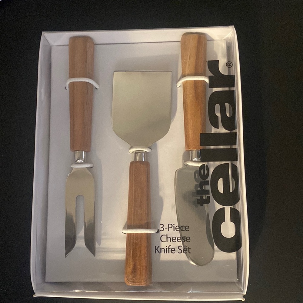 The Cellar 3-Piece
Cheese Knife Set Natural wood, polished steel
NWT